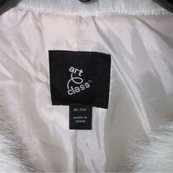 Art Class White Faux fur open coat- new without tags - Picture 8 of 9